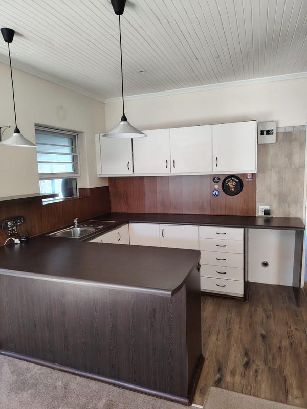 4 Bedroom Property for Sale in Sandbaai Western Cape